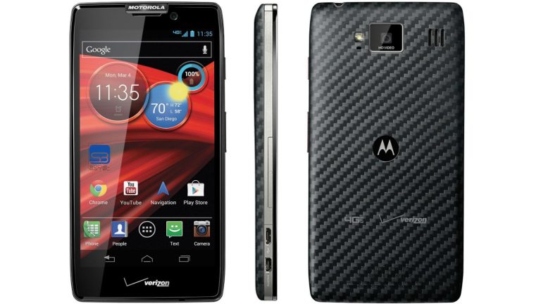 Read more about the article Motorola RAZR MAXX Review