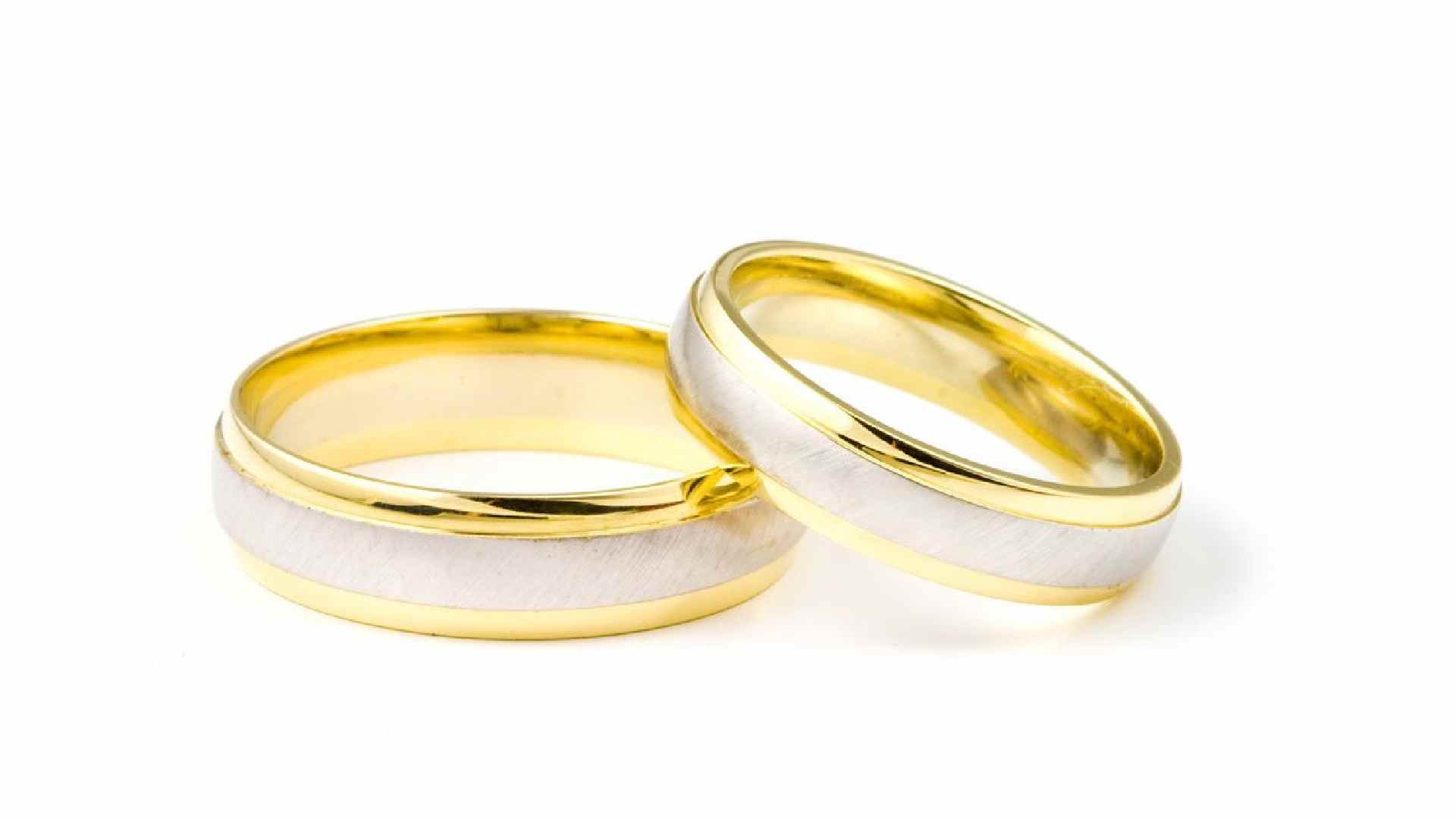 You are currently viewing Why People Still Wear Wedding Rings Today